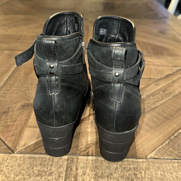 UGG Waterproof Wedge Booties SZ 7 - Picture 4 of 11